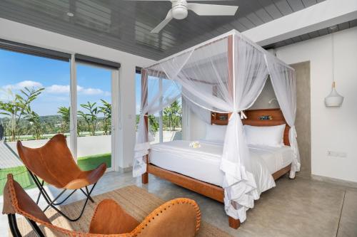 Deluxe Double Room with Balcony and Sea View image 2
