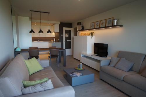 One-Bedroom Apartment (5 Adults) image 3
