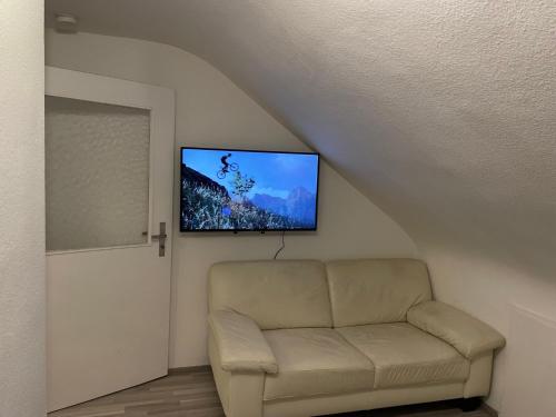 1 WG Zimmer (Apartment) im Dachgeschoss in 70839 Gerlingen in Gerlingen, Deutschland