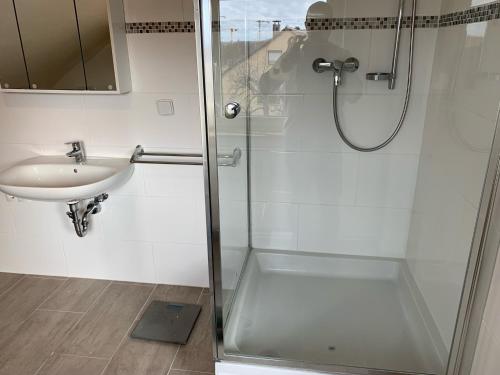 1 WG Zimmer (Apartment) im Dachgeschoss in 70839 Gerlingen in Gerlingen, Deutschland