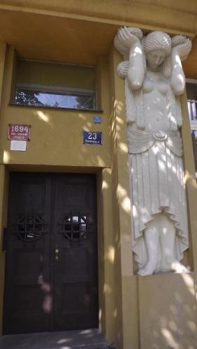 Get Prague Flat Slovenska, Prague (photo 5)