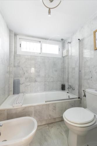 Luxury 3 Bed Townhouse in Puerto Banus Marbella - image 5