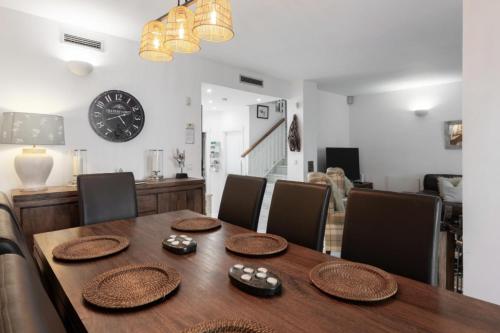Luxury 3 Bed Townhouse in Puerto Banus Marbella - image 3