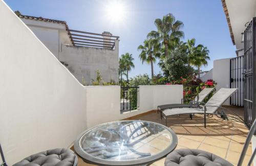 Luxury 3 Bed Townhouse in Puerto Banus Marbella - image 7