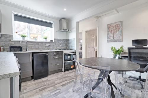 Picture of Lavish Rayleigh Apartment - Small-Med Dog Ok