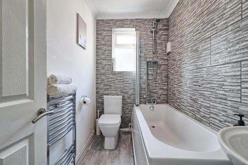 Picture of Lavish Rayleigh Apartment - Small-Med Dog Ok