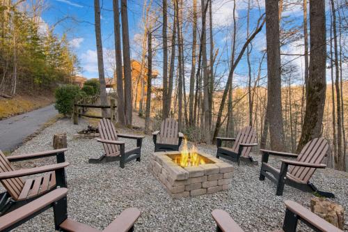 Thunder Mountain by AvantStay Views Hot Tub in Pittman Center, USA