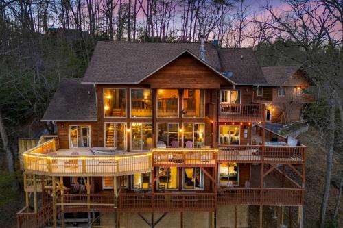 Thunder Mountain by AvantStay Views Hot Tub in Pittman Center, USA