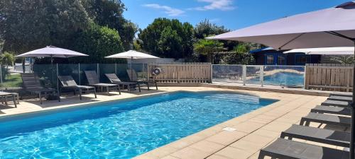 Logis Hôtel de la Plage – St. Pierre d'Oleron, PA