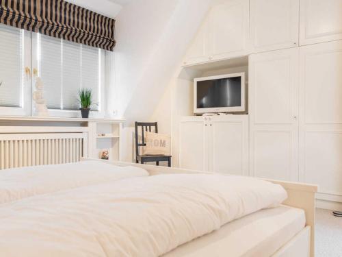 Skipper Hues - image 6