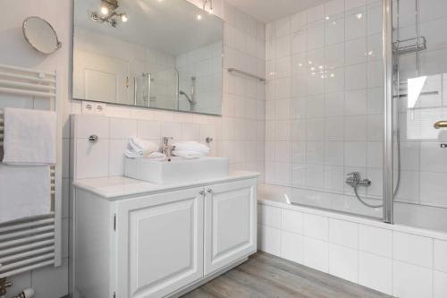 Skipper Hues - image 3