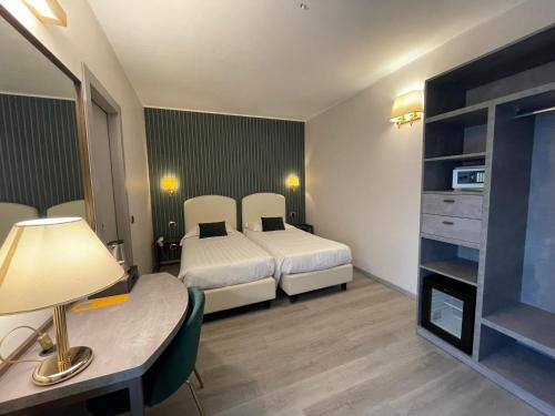 2 twin beds