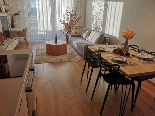 M&M2 Brand new apartment near center with free parking