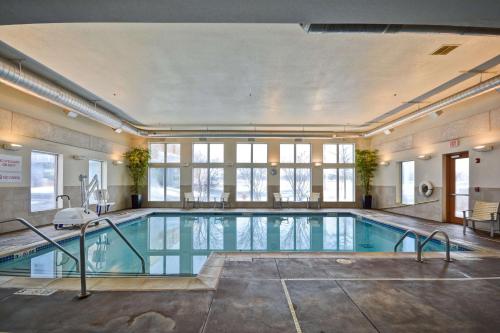 Swimming pool, Hyatt Place Chicago Warrenville Naperville in Warrenville (IL)