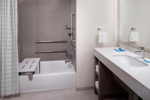 2 bedrooms, 3 beds