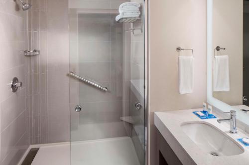 2 bedrooms, 3 beds