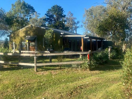 Viesnīcas āriene, Little House in the Nursery grounded and welcoming in Quirindi (NSW)
