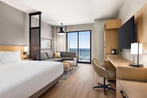 Hyatt Place Virginia Beach / Oceanfront Room Type - Oceanfront King Room with Sofa Bed