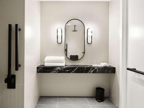 Holiday Inn London- Stratford City an IHG Hotel - image 5