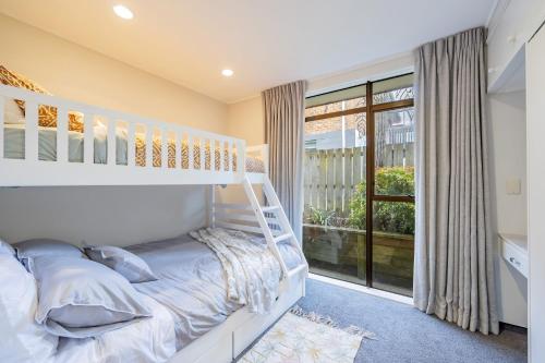 Entire house with pool, spa, Auckland (photo 11)
