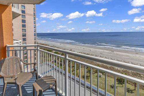 Beachfront 1BR Condo at Dunes Village Resort - 발코니/테라스