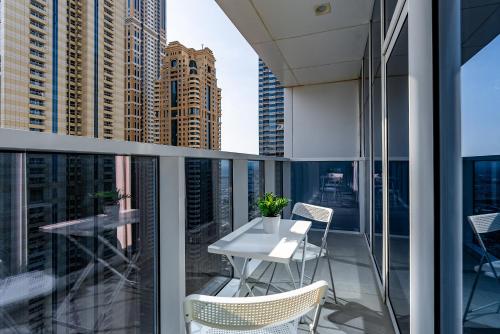 Spacious apartment with Maid room in Dubai Marina I Marina Arcade - image 10