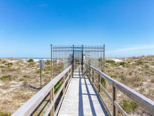 Hibiscus 301-A 2 Bedrooms Ocean Front 3 Pools Sleeps 6 Pet Friendly - image 2