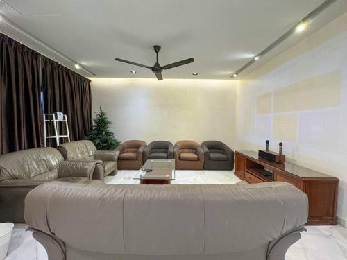 Gathering l Wedding House l 18paxTaman OUG KL, Куала-Лумпур