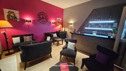 ผับ/เลาจน์, Hôtel Le Rohan Charme et Caractère (Hotel Le Rohan Charme et Caractere) in ปงติวี