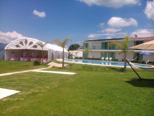 Hotel Brisas del Lago