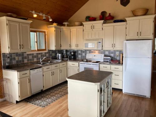 Konyha, Sunset Lakehouse, cozy cottage in Miller Lake (ON)