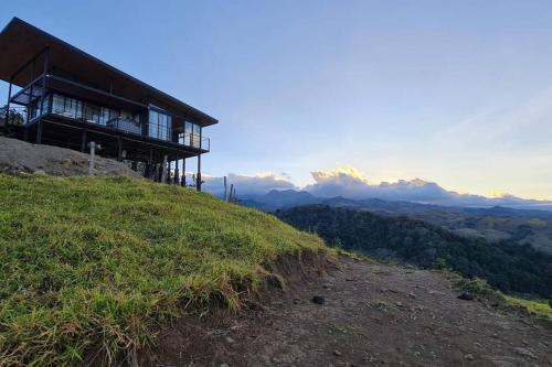 GoldenView+ Aire acondicionado+Jacuzzi (a 15 km de Monteverde) in Monteverde