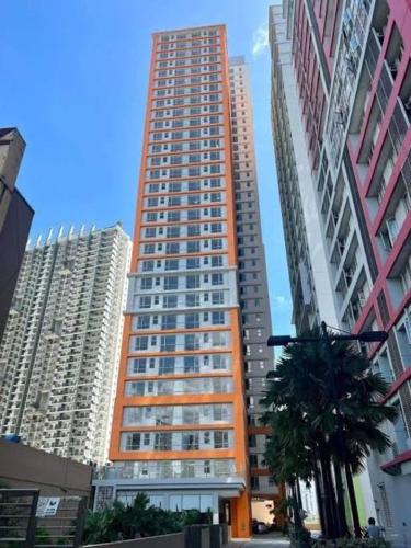 Milia Condo w/ Free use of Swimming pool & Gym, Manila