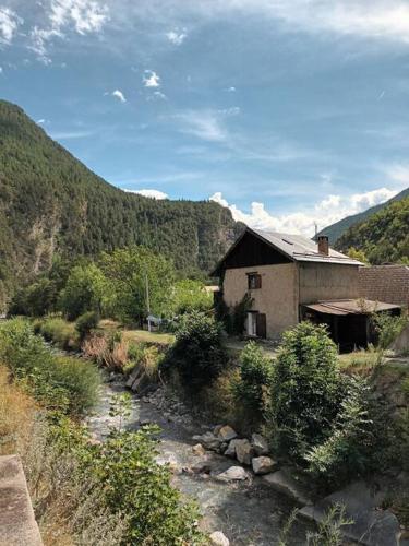 Maison de montagne 2 à 8 couchages proche Barcelonette