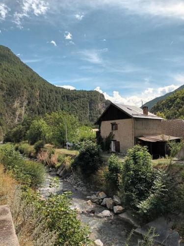 Maison de montagne 2 à 8 couchages proche Barcelonette gîte à louer Les Prads