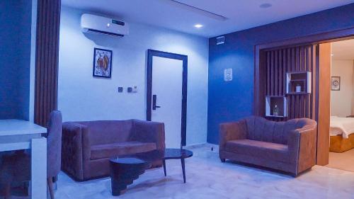 Cedarwood Apartments