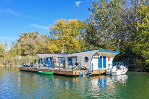 Očarujúci Houseboat na Dunaji, Bratislava (fotografie 2)