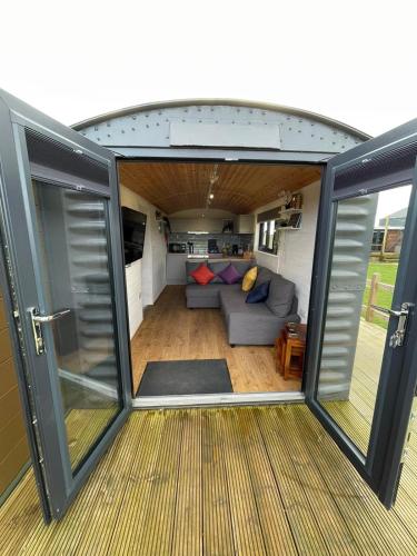 Maple Lodge Quirky Salvaged Railway Carriage with Hot Tub