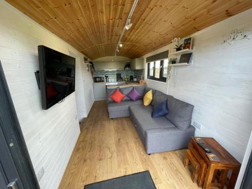 Maple Lodge Quirky Salvaged Railway Carriage with Hot Tub