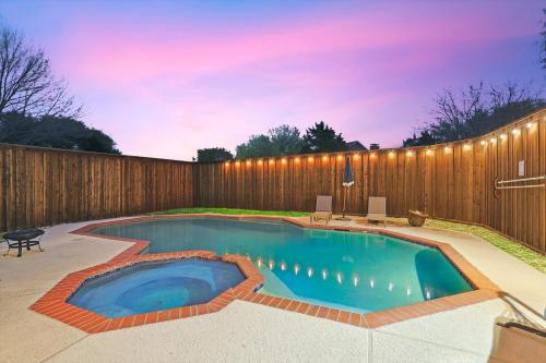 Beautiful DeSoto Home with Pool