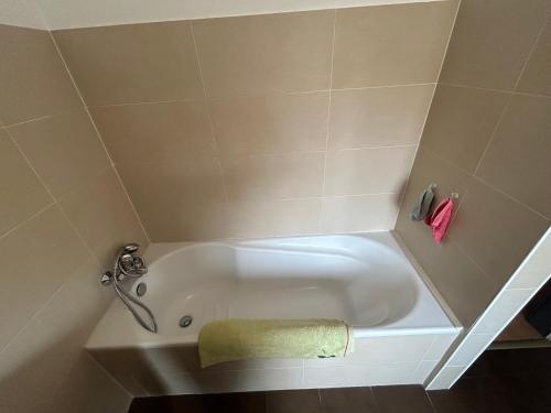 Fürdőszoba, Superbe appartement avec belle terrasse in Bischheim