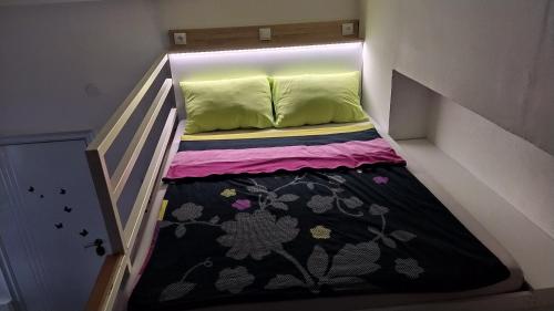 One-Bedroom Apartment image 2