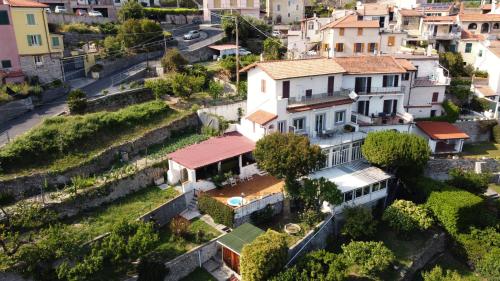 Fuga dalla Città con Meravigliosa Vista e Terrazzi