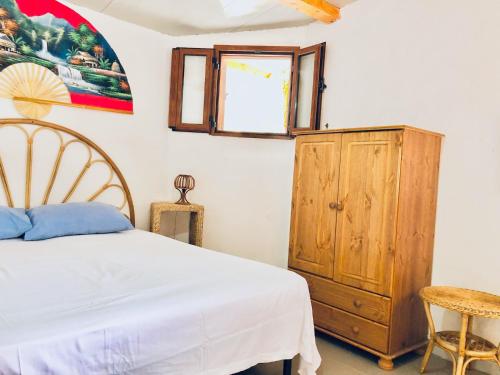 1 king bed, 1 twin bed