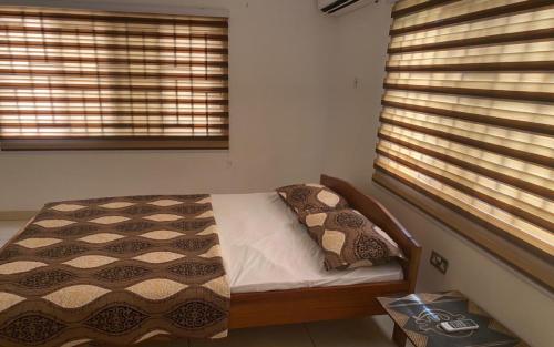 Rose Villa – Tema