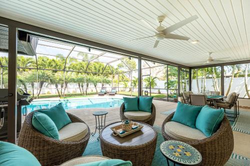 NEW! House of Palms! Private Pool Home! Short Drive to AMI in Bradenton, USA