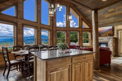 Freedoms View, Game Room & Amazing Views, FREE tickets each paid day, Hot Tub!!! in Caton (TN)