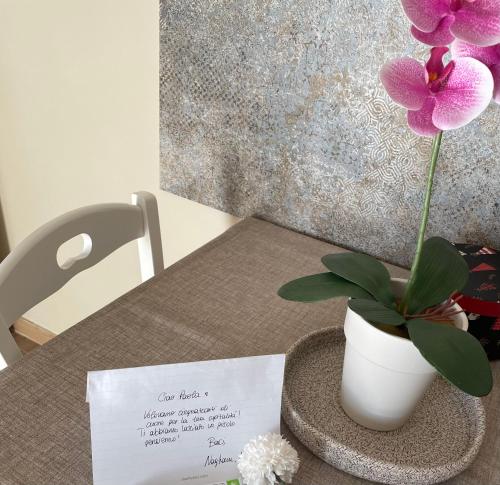Elegant comfy three-rooms apartment in Eur with parking, Rome (photo 7)