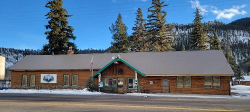 Chinook Cabins & RV Park in South Fork, USA
