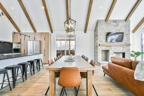The Glam Shack - Golf, Ski, Spa in Saint-Faustin-Lac-Carré (QC)